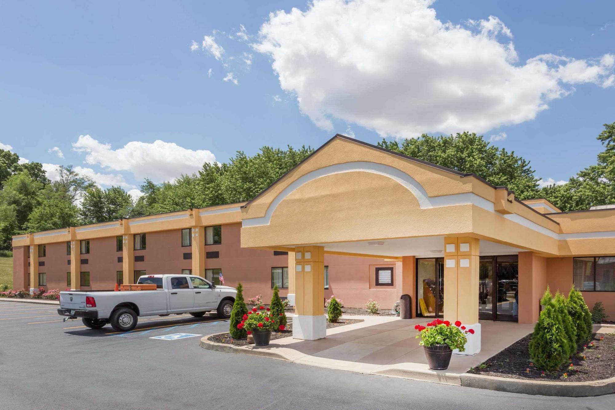 スーパー 8 バイ ウインダム ローガンズポート Logansport エクステリア 写真